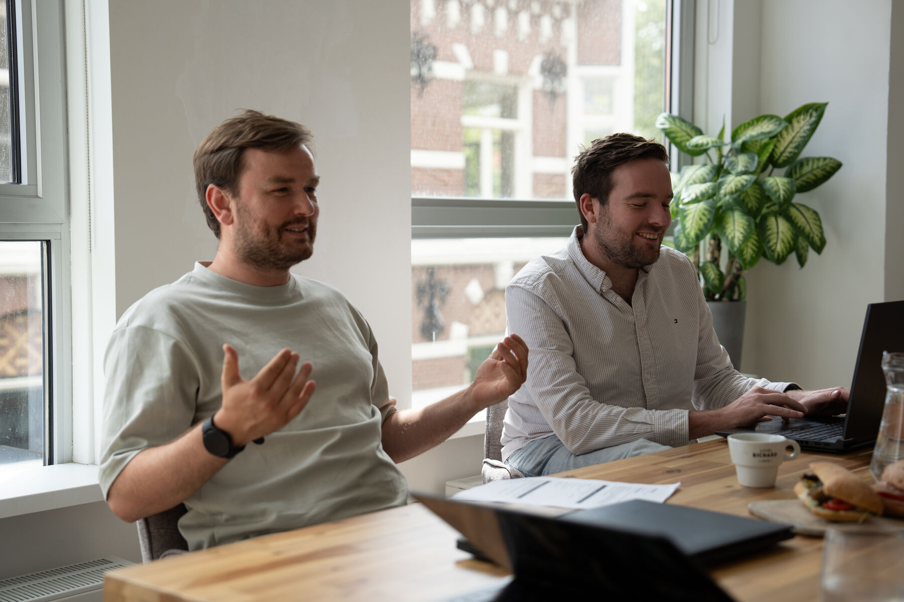Boyd licht een automatisering toe terwijl Peter meetypt tijdens een sessie